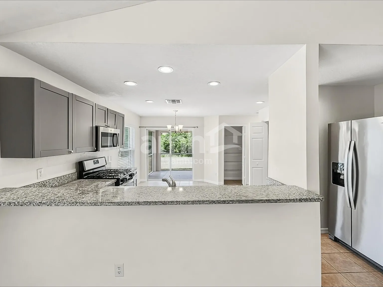 3 bed, 2.0 bath, 1340 sqft, $2,370 — Photo 3