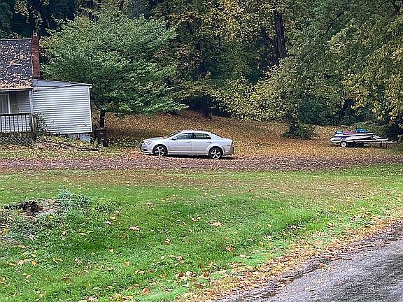 4th image of 296 Loma Dr
