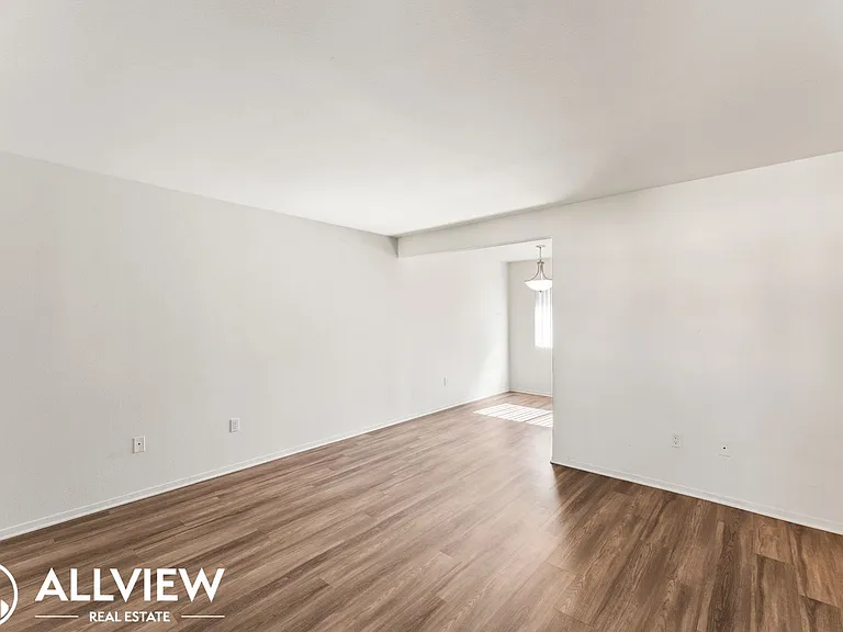 17972 Baron Circle — Photo 5