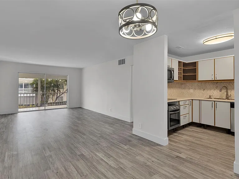 6413 Bay Club Dr #3 — Photo 10