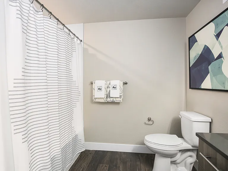 1 Bed - Bathroom
