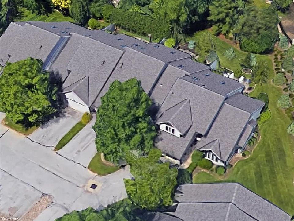 1st image of 11 Bordeaux Ln