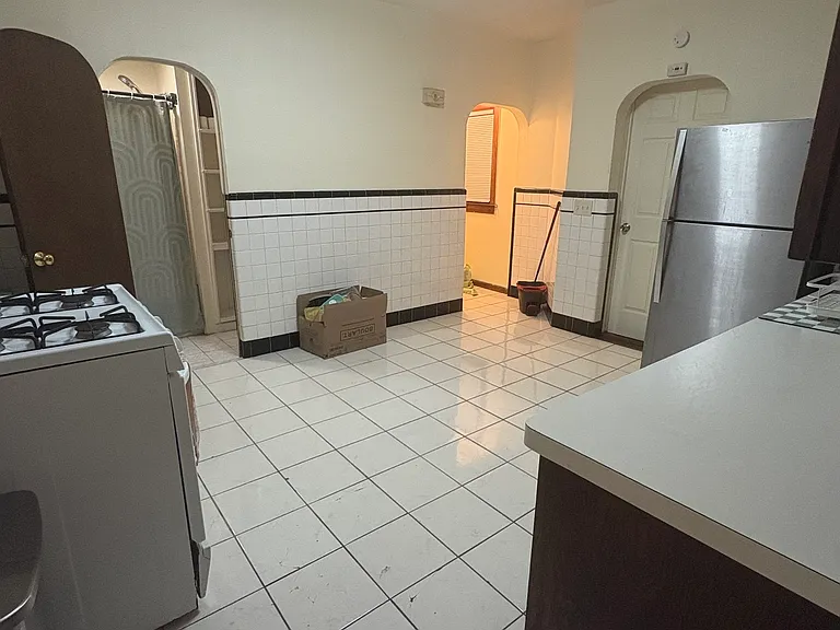 137 Hawkins St — Photo 3