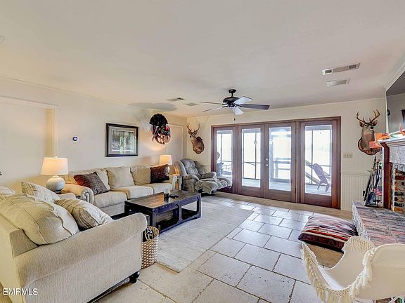 3rd image of 4035 Oakwood Cir