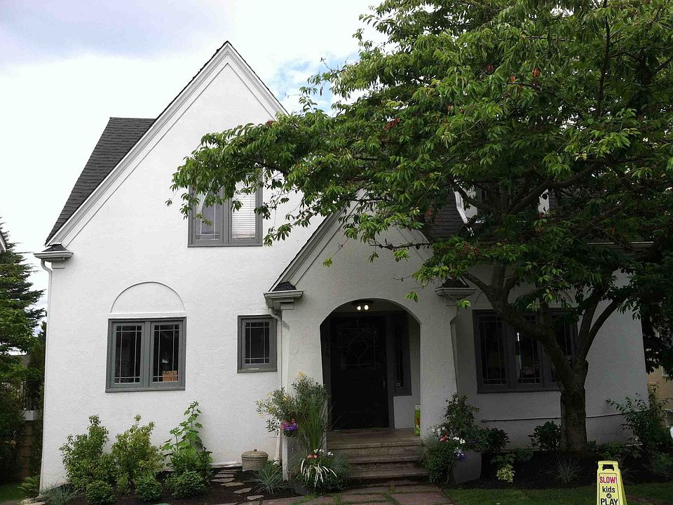 2nd image of 3828 48th Ave NE