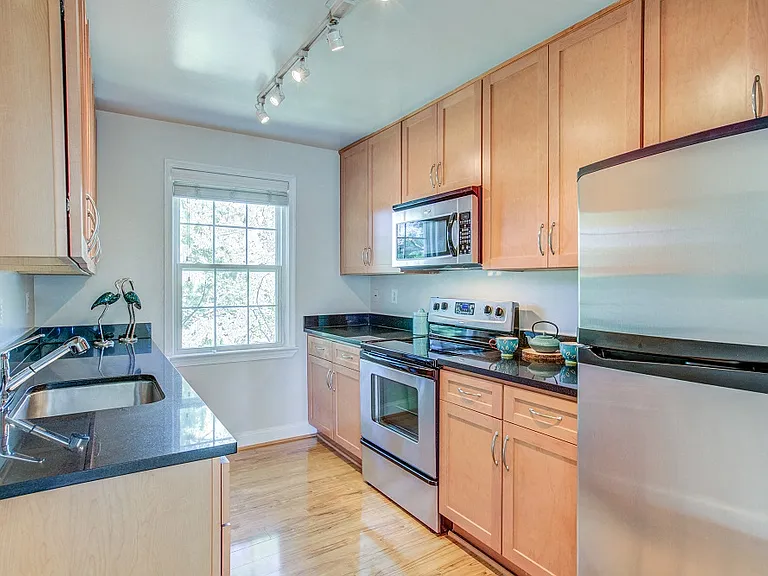 Myerton Apartments — Photo 4