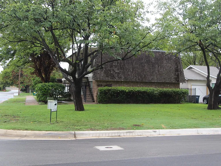 5836 Locke Ave #200 — Photo 2