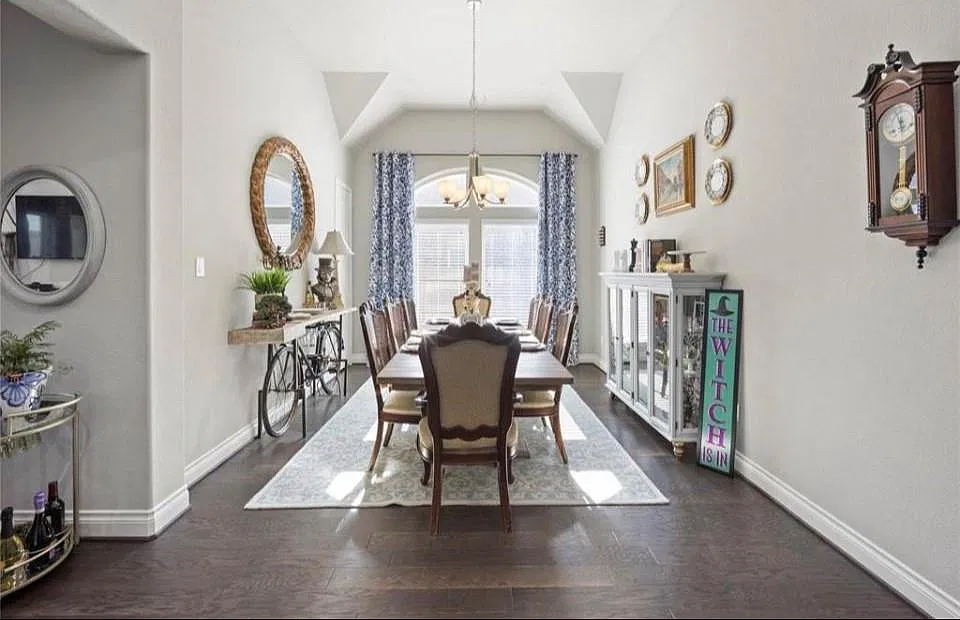 4 bed, 3.0 bath, 2586 sqft, $2,599 — Photo 4