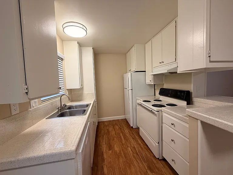 Portofino Apartments — Photo 5