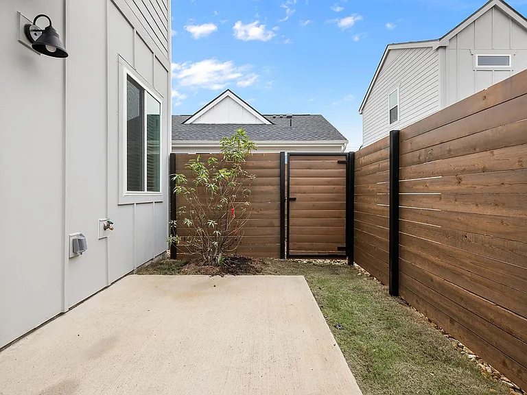Private Fenced in Yard Private Fenced in Yard