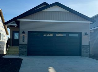 1008 Beretta St NW, Mandan, ND 58554