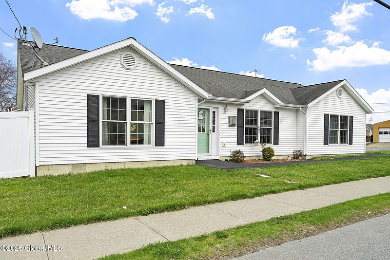 2nd image of 4 Bennington Avenue