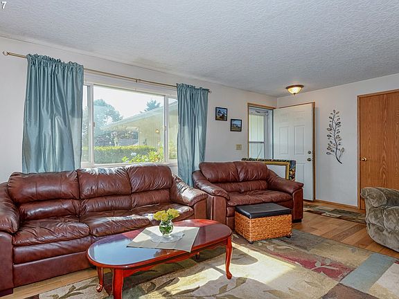 5th image of 4009 NE 134th Ct
