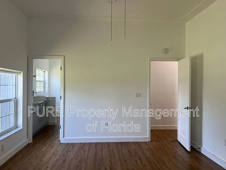 14232 SW 8th Ave — Photo 35