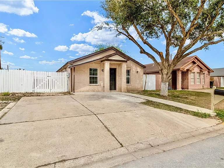 3812 Camellia Ave — Photo 2