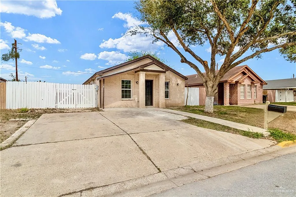 Building Photo - 3812 Camellia Ave