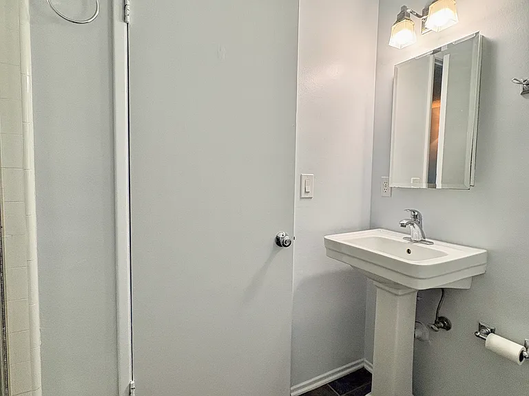 637 Geneva Ave — Photo 17