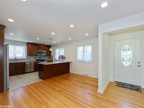 4th image of 8916 N Harlem Ave