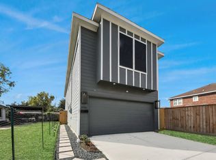 6910 J W Peavy Dr, Houston, TX 77011