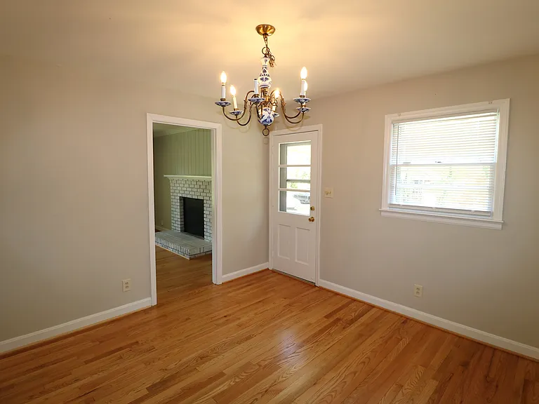 2316 Silas Creek Pkwy — Photo 4