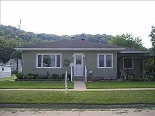 902 Jefferson Ave photo 1