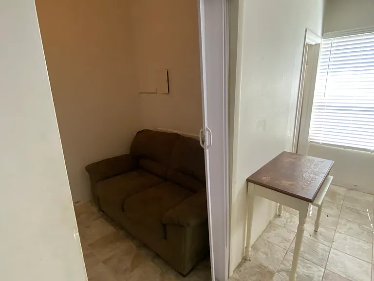 622 NE 4th St #4 — Photo 36