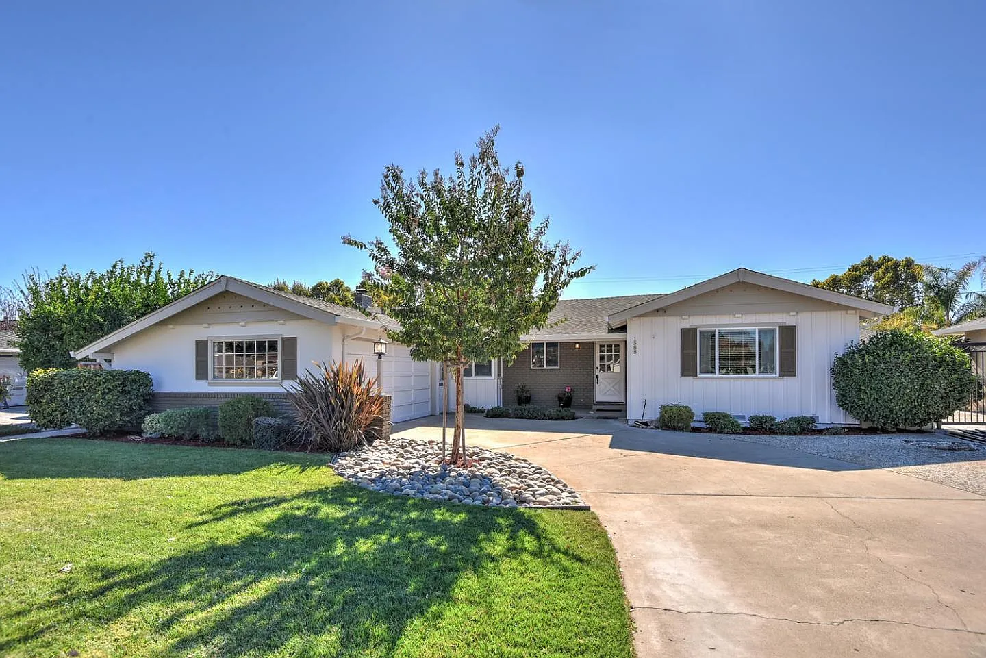 1588 Koch Ln photo 1