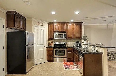 2nd image of 1707 Parkplace