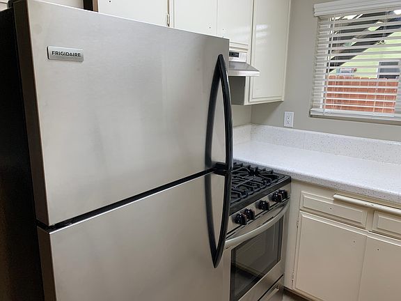 4th image of 4665 Mississippi St #2