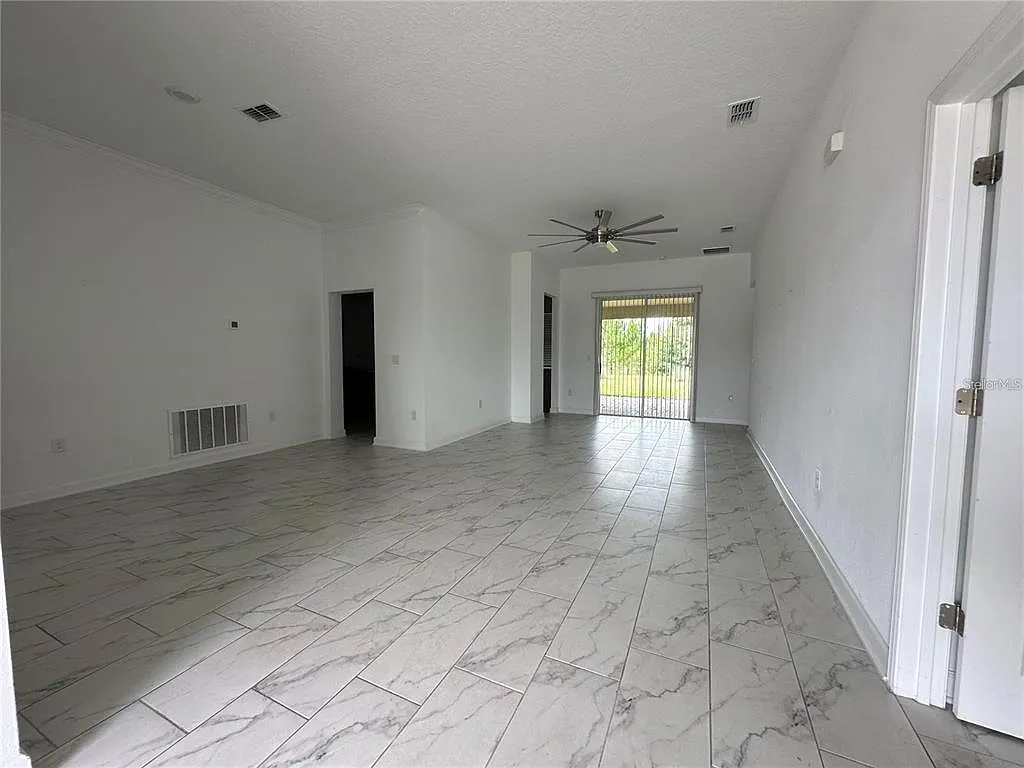 4 bed, 4.0 bath, 3419 sqft, $3,850 — Photo 3