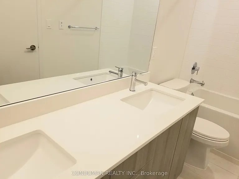 576 Front St W #1407E — Photo 9