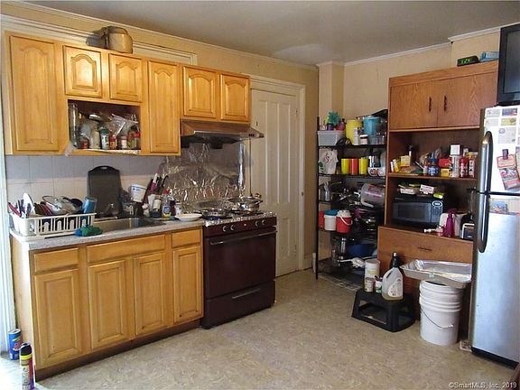 5th image of 755 Howard Ave