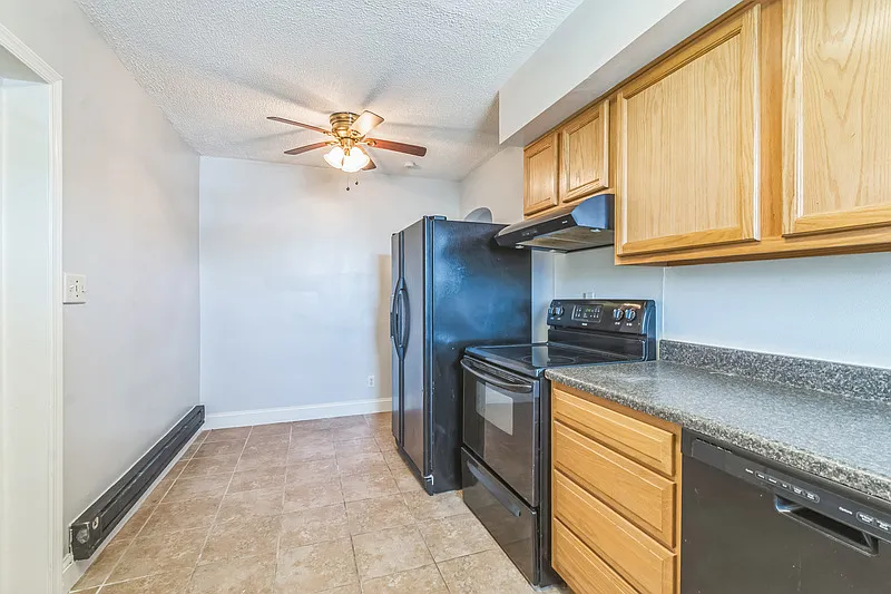 1 bed, 1.0 bath, 1051 sqft, $1,200 — Photo 3