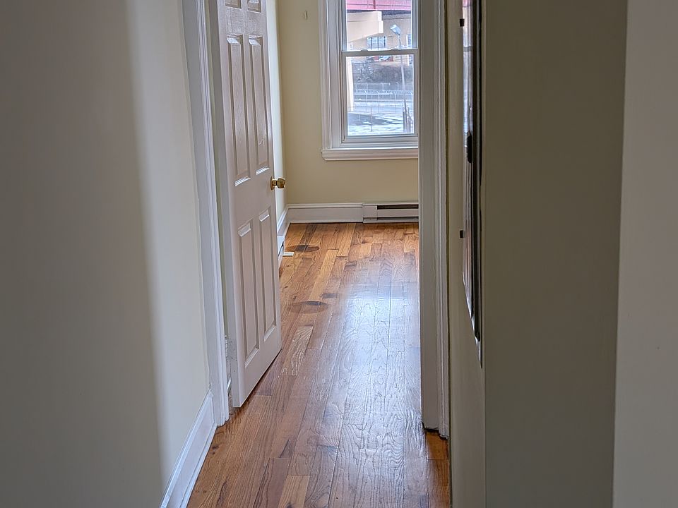 1st image of 4421-23 Wayne Ave #3