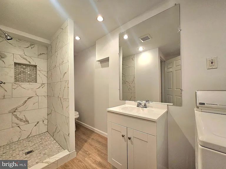 7664 Northern Oaks Ct — Photo 20