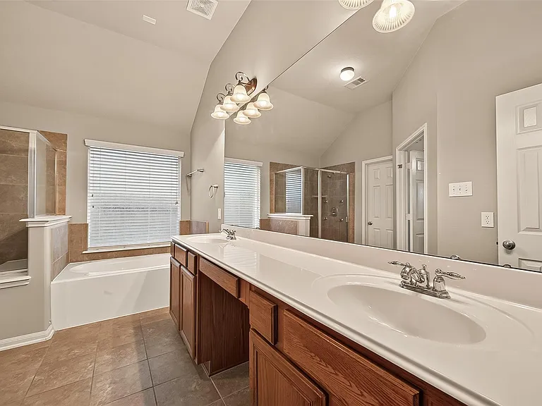 28207 Chalet Park Dr — Photo 19
