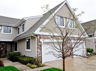 2536 Essex Dr, Northbrook, IL 60062