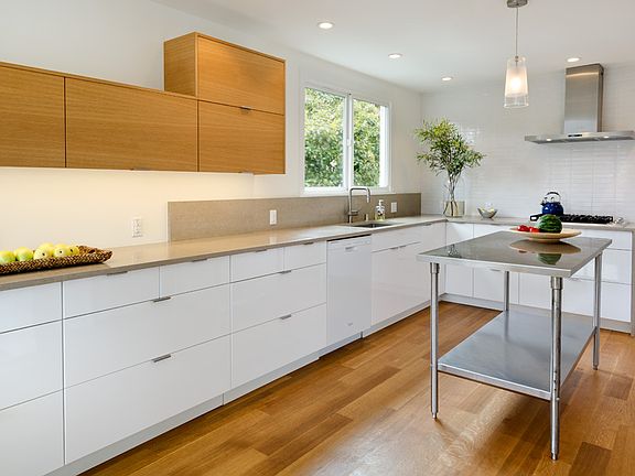 4th image of 202 Ortega St