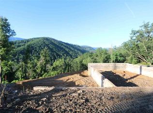 673 Woodland Dr, Gatlinburg, TN 37738