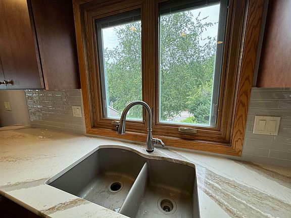 5th image of 308 Country View Ct #5