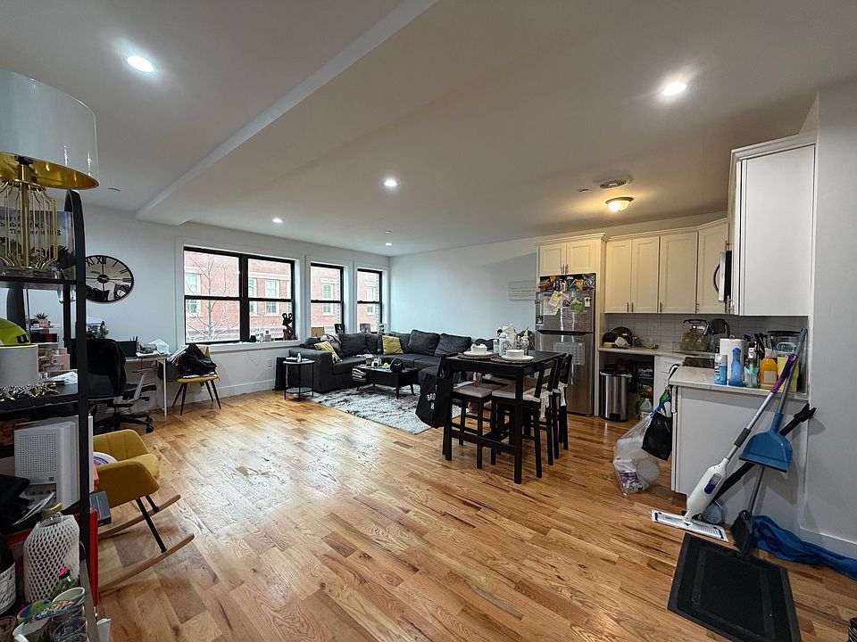 1st image of 422 E 31st St APT 3A