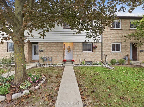 59 Maple Ave #36, Halton Hills, ON L7G 1X8