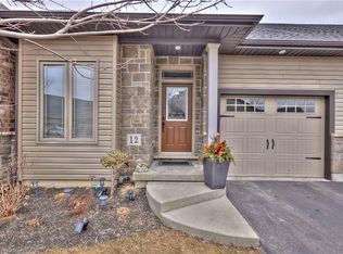 9440 Eagle Ridge Dr #12, Niagara Falls, ON L2H0G6