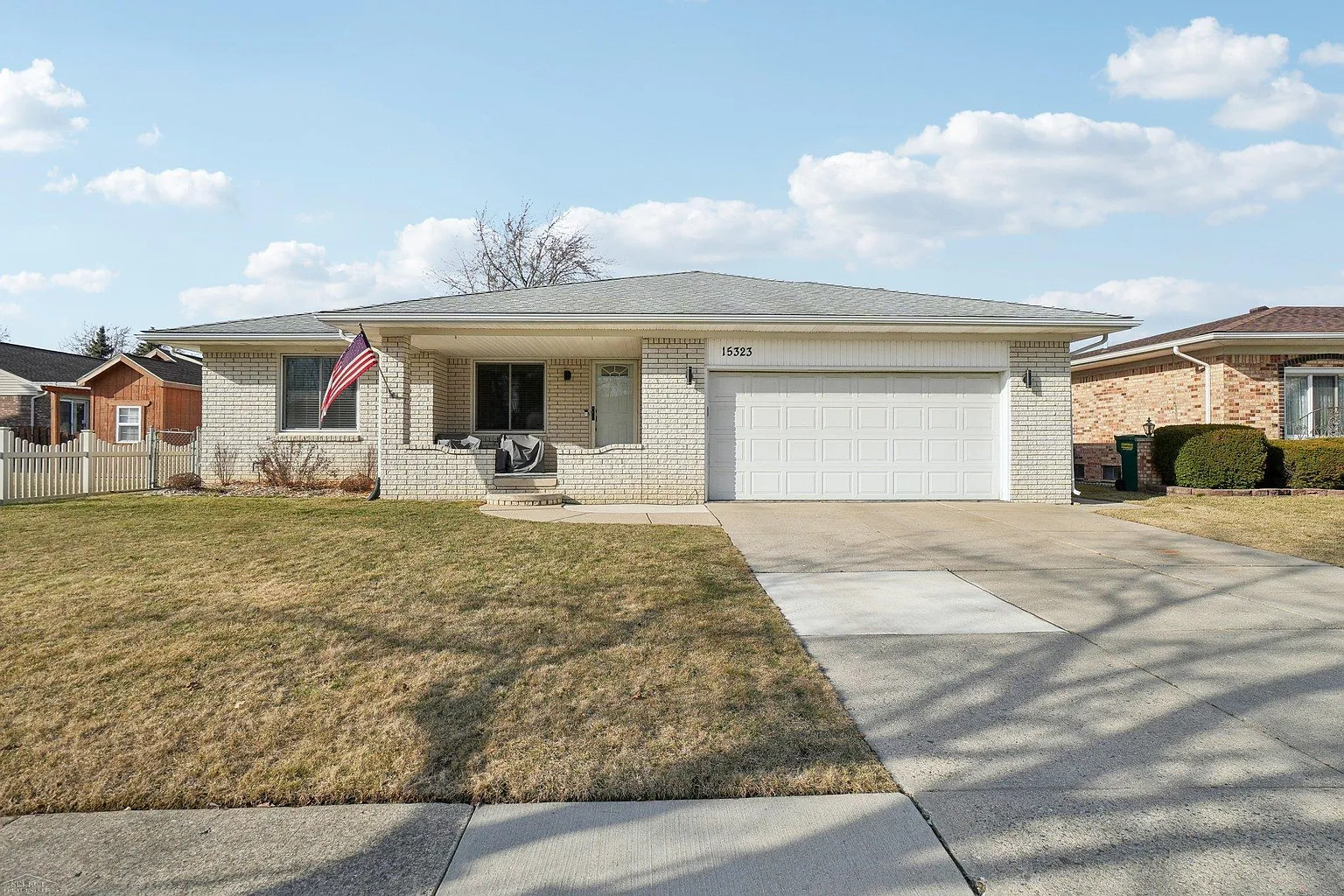 15323 Olympic Dr photo 1