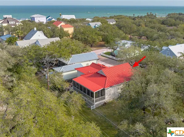 29 Old Cottage Beach Dr, Rockport, TX 78382