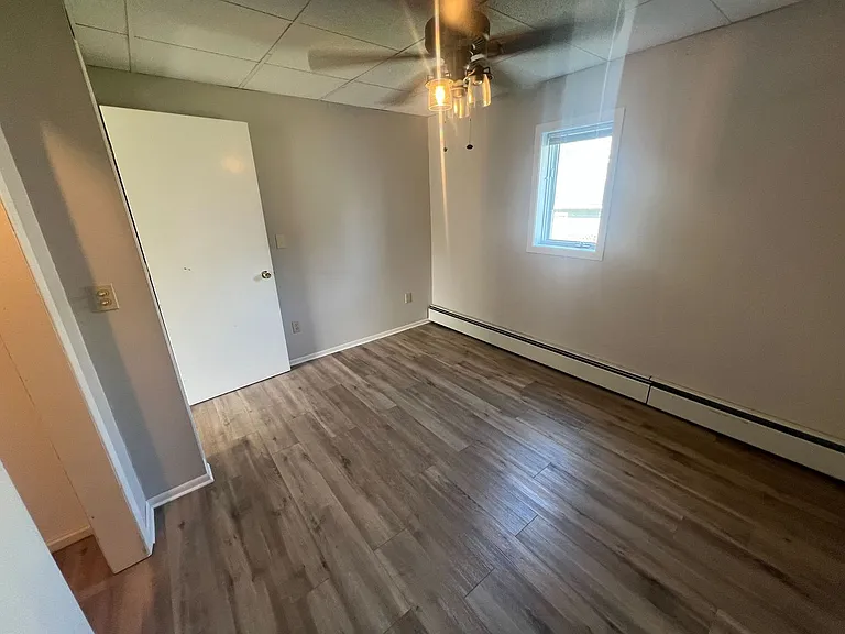 10729 Main St — Photo 3