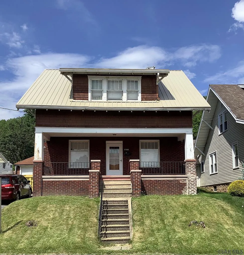 2705 Graham Ave photo 1