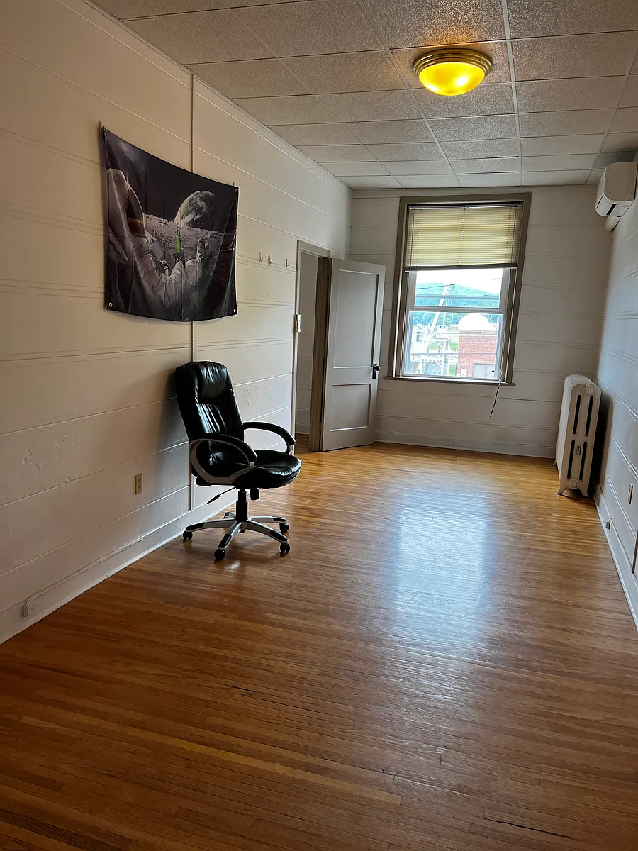Building Photo - 501 Mill St #202