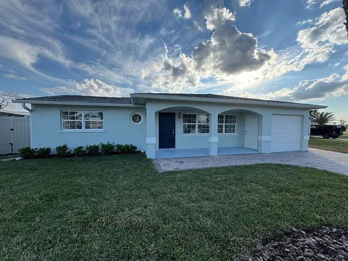 16 Seabreeze Dr Photo 1