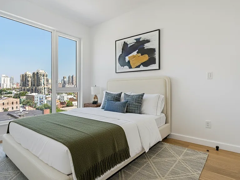 11-14 35th Ave #505 — Photo 4